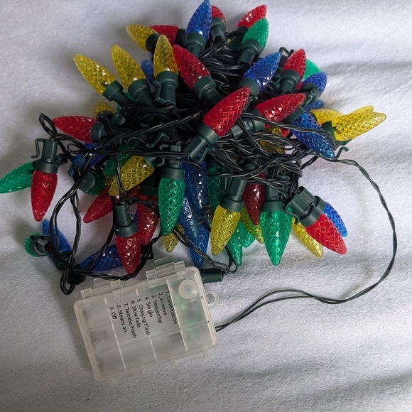 Christmas String Lights C6, 32.8 Ft 100 LEDs Strawberry Battery Operated (EUC) - Picture 4 of 7